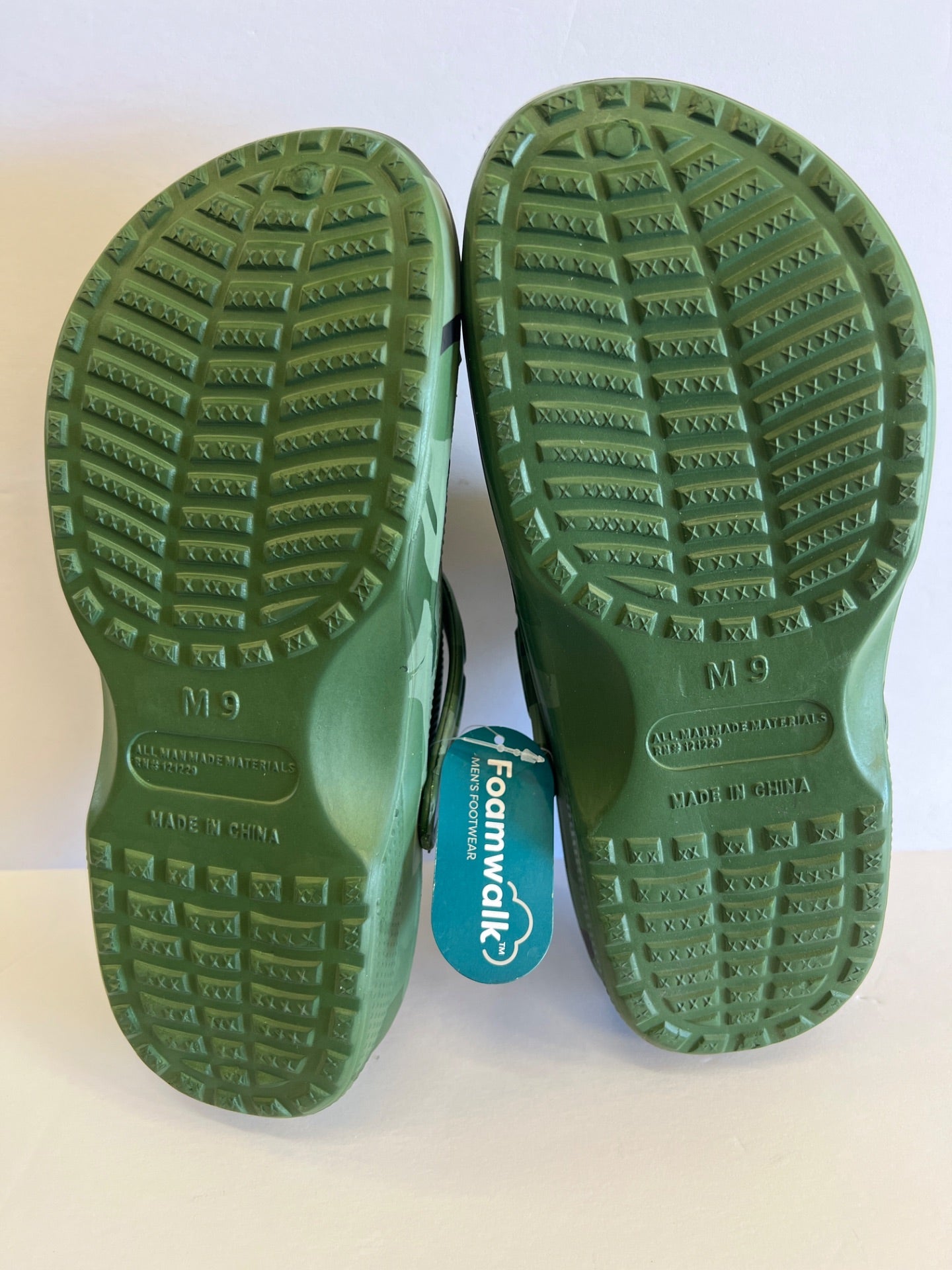 Foamwalk clogs - Green Pattern - Size 9 (Retail Price $20)