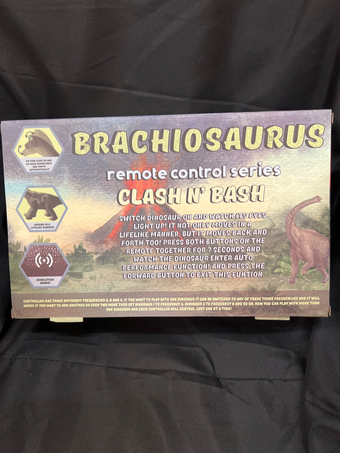 Brachiosaurus - Playtek - Remote Control Series - Clash N' Bash (Retail Price $39.99)