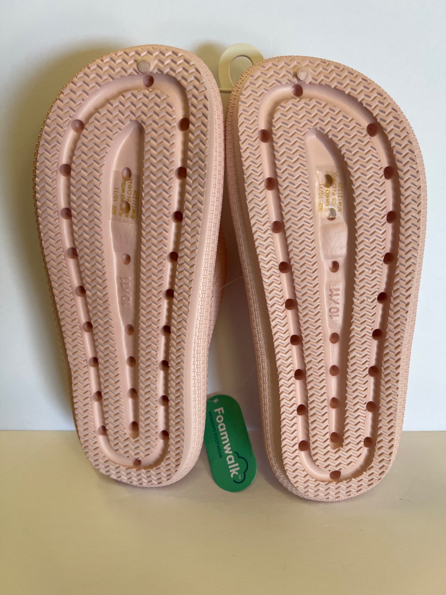 Foamwalk Flip Flops - Pink - Size 10/11 (Retail Price $24)