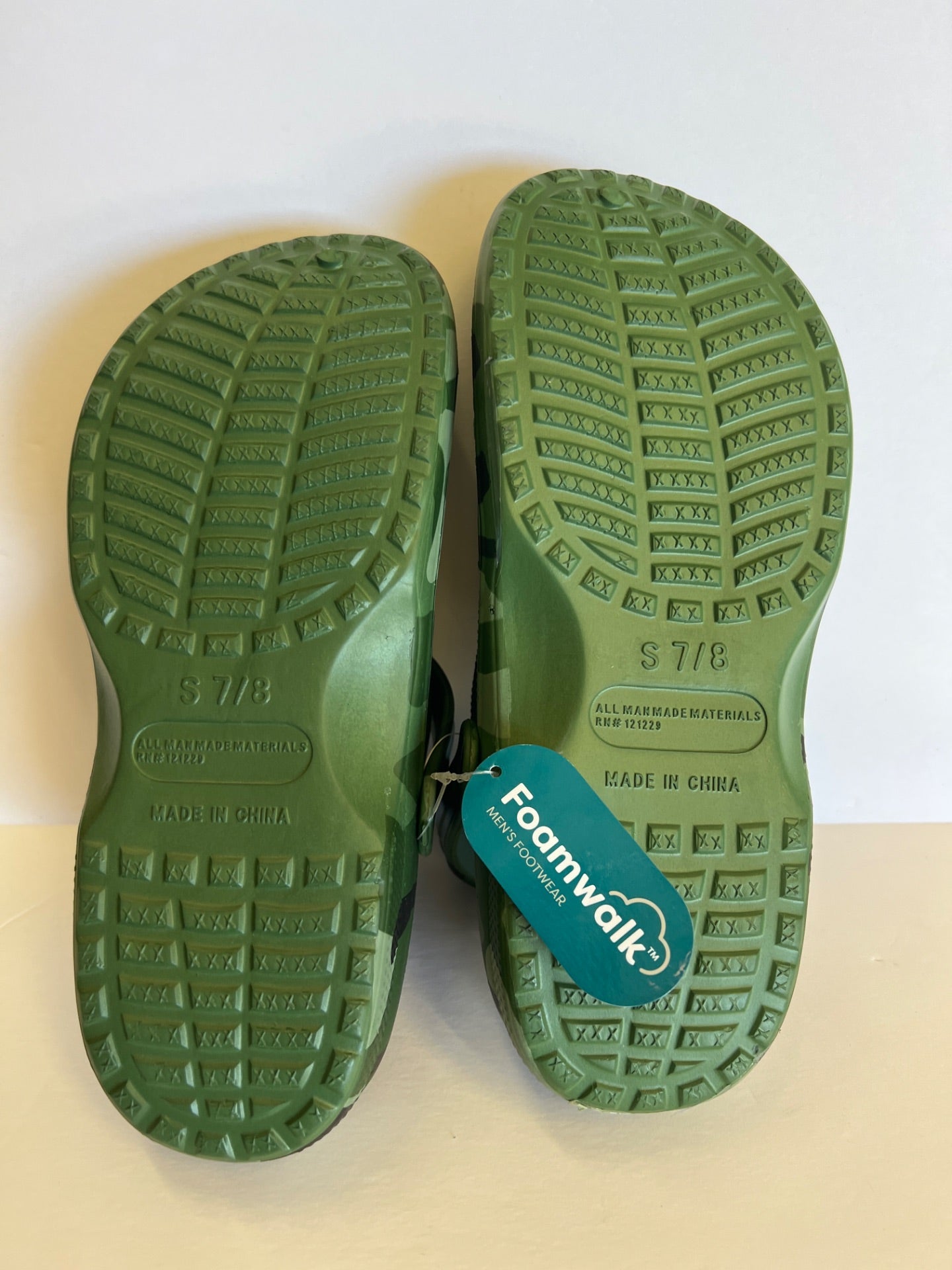 Foamwalk clogs - Green Pattern - Size 7/8 (Retail Price $20)