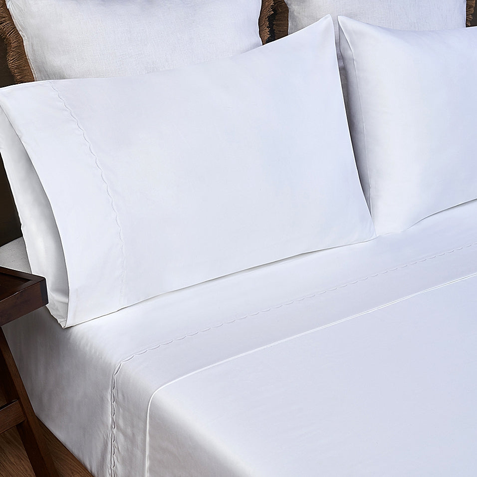 Everhome Egyptian Cotton Scallop Embroidered 700-Thread-Count Queen Flat Sheet in White (Retail Price $80)