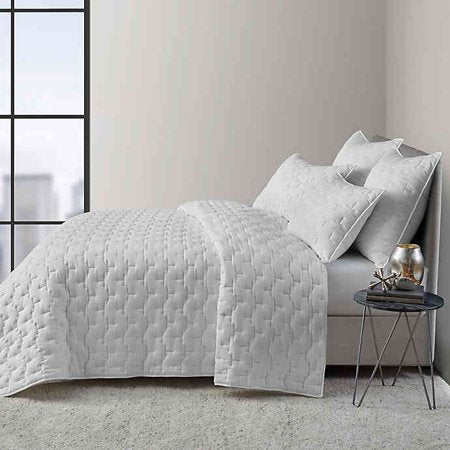 O&o by Olivia & Oliver Lofty Stitch Twin Quilt in White (Retail Price $79.99)