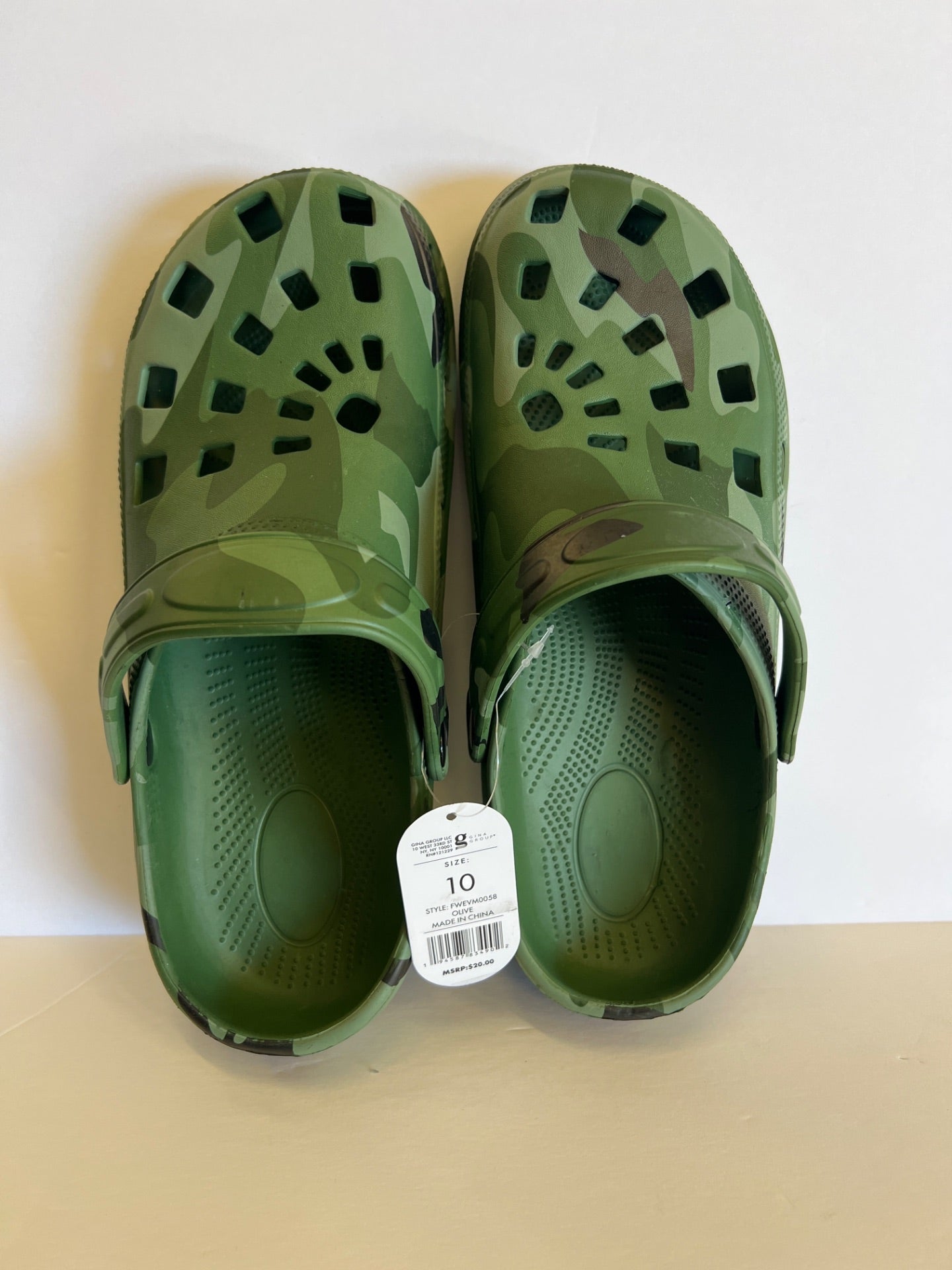 Foamwalk clogs - Green Pattern - Size 10 (Retail Price $20)