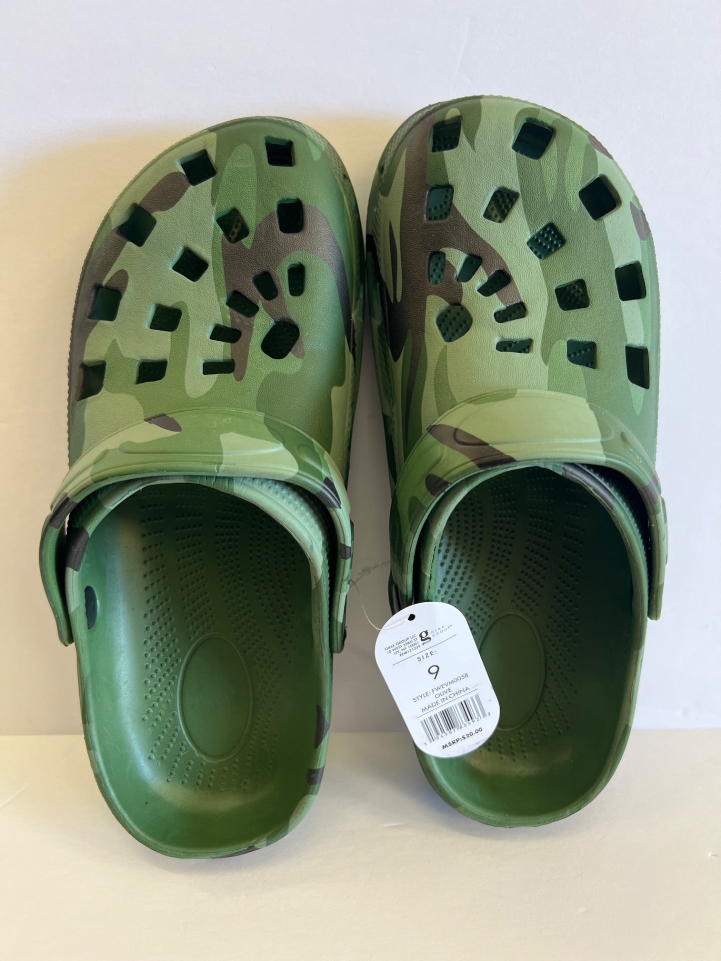 Foamwalk clogs - Green Pattern - Size 9 (Retail Price $20)