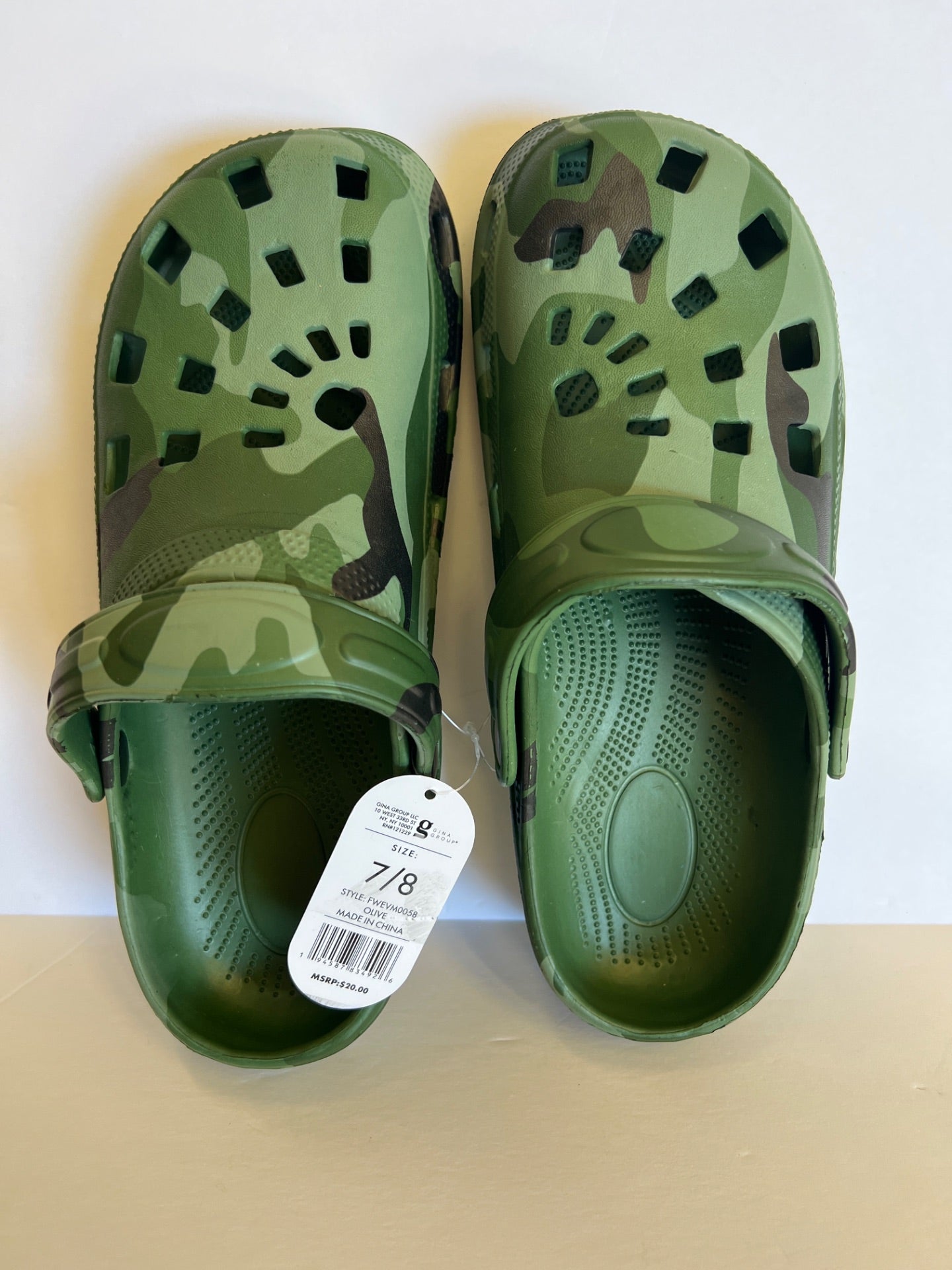 Foamwalk clogs - Green Pattern - Size 7/8 (Retail Price $20)