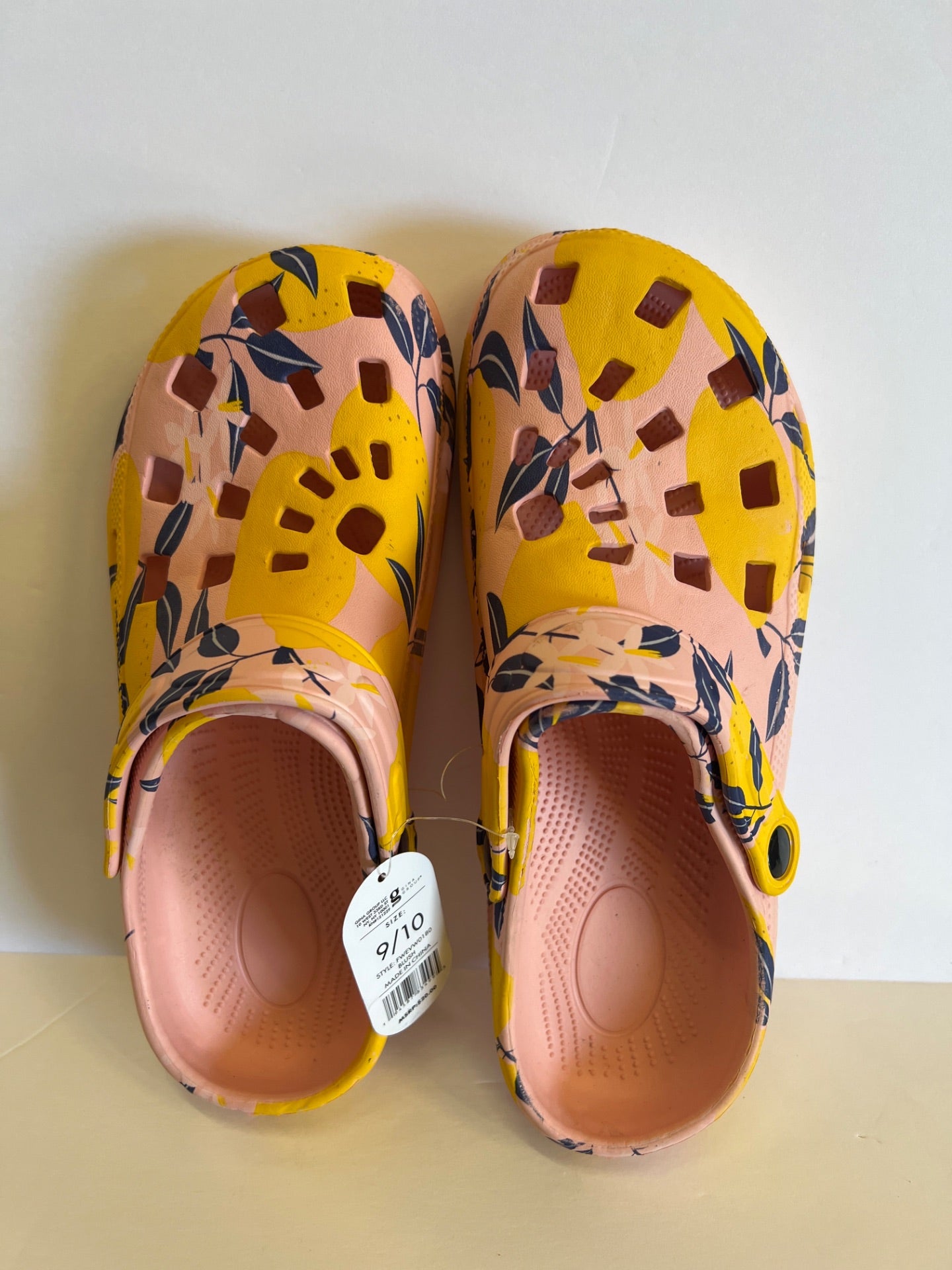 Foamwalk clogs - Pink/Yellow Pattern - Size 9/10 (Retail Price $20)