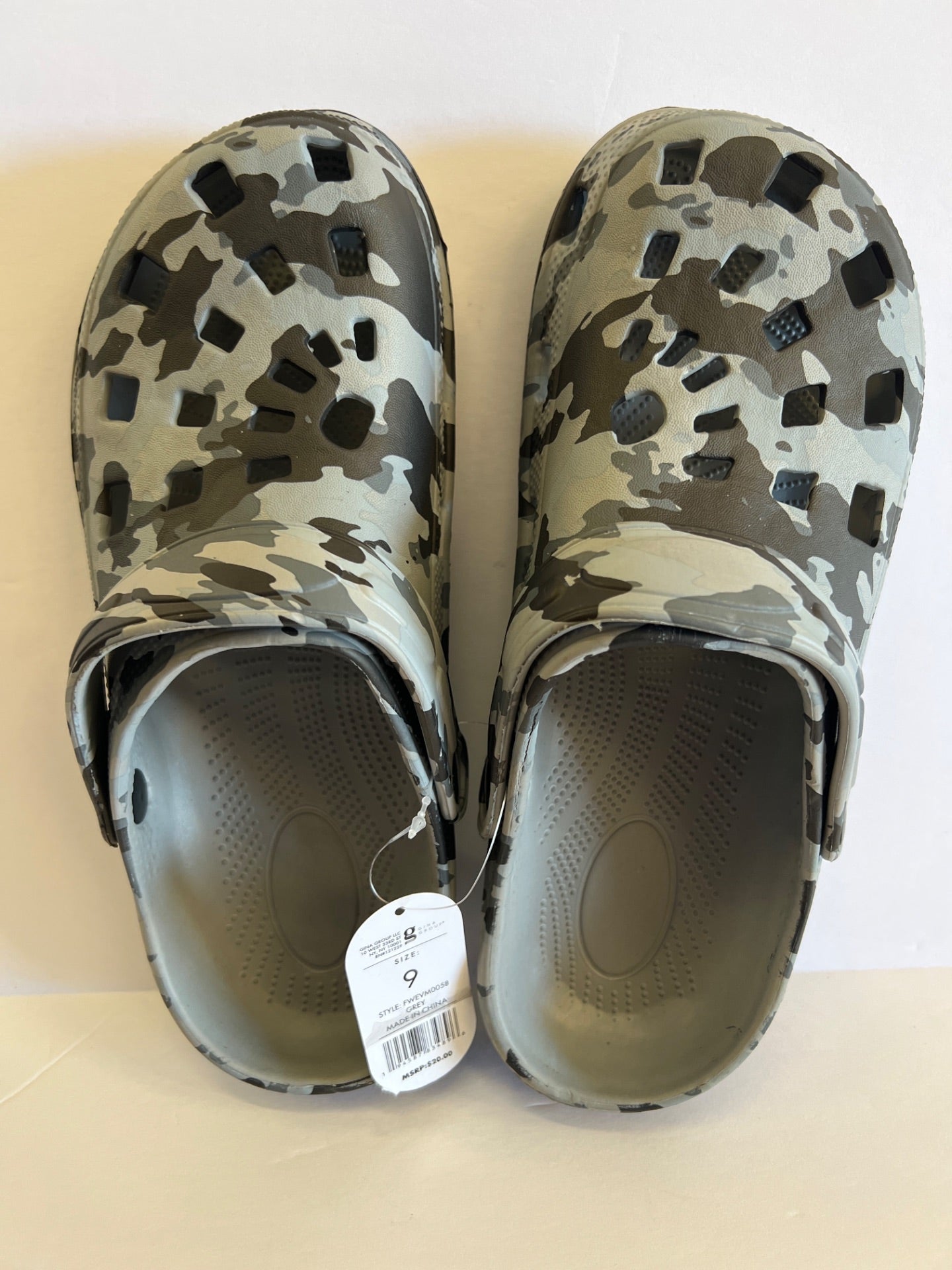 Foamwalk clogs - Grey Pattern - Size 9 (Retail Price $20)